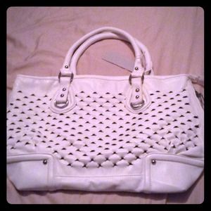 💓😍NEW White handbag with silver zippers💓😍