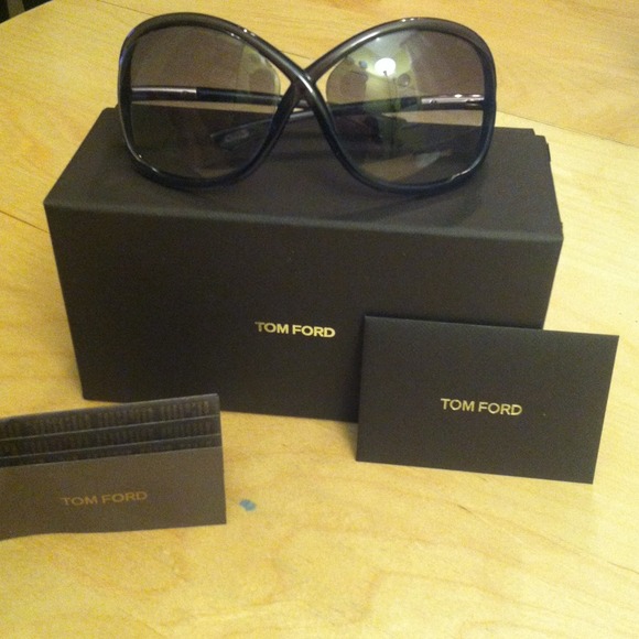 Sold in bundle 🌺Tom Ford  Whitney sunnies -USED