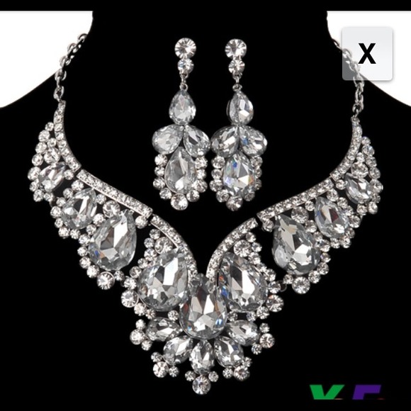 Silver necklace and earring set. SOLD