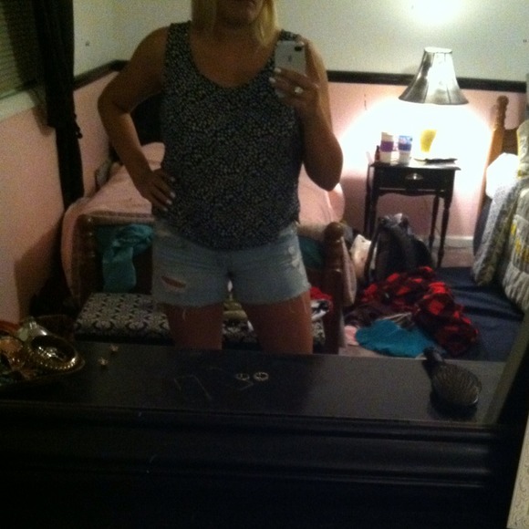 ❌Bundled❌Navy and white patterned tank! - Picture 3 of 3