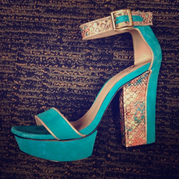 Sold!!! NWT!!!   Vince Camuto heels stellar!