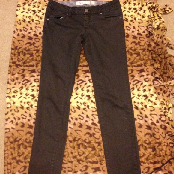 Sturdy black jeans !