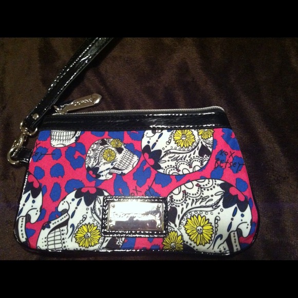 Betsy Johnson skull pouch
