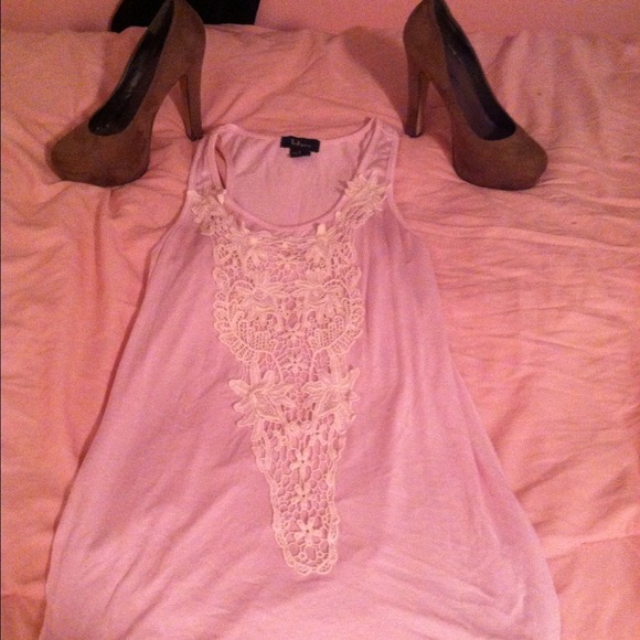 ❌Sold❌Pink tank with white lace! - Picture 2 of 2