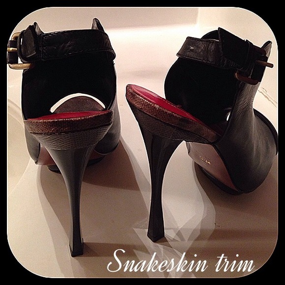 Charles Jourdan Paris black and snakeskin stiletto - Picture 4 of 4