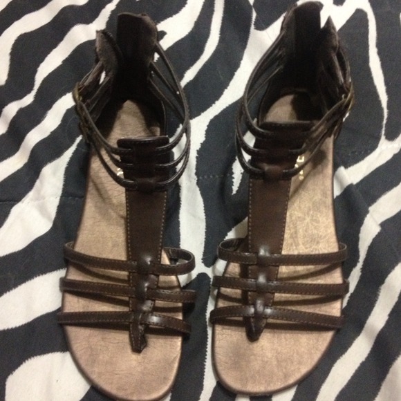 Brown gladiator sandals NWOT - Picture 2 of 4
