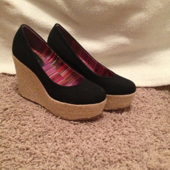 Black wedges! - Picture 2 of 3