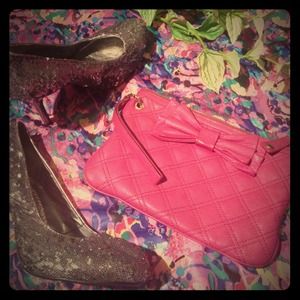 SOLD 🎀Oh Betsey! Leather magenta clutch