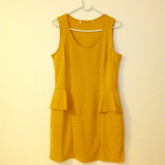 ❌SOLD❌Peplum mustard dress ❤