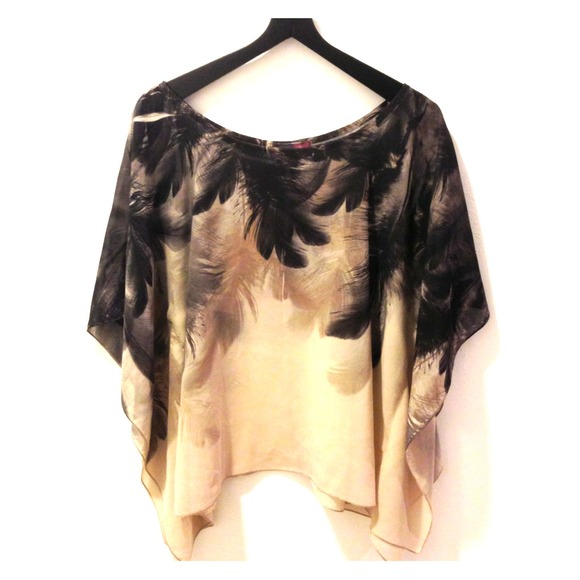 ❌Bundled❌ Feather Print Drape Blouse Top