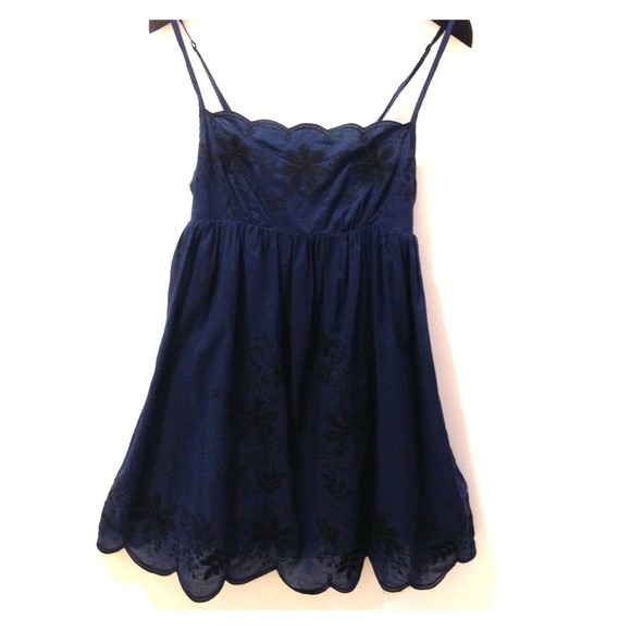 ❌BUNDLED&SOLD❌F21 Dark Blue Embroidered Scalloped