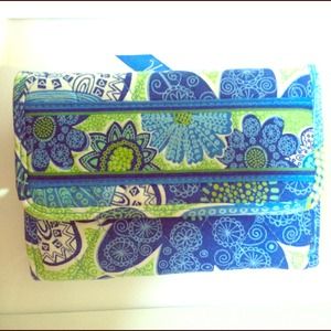 Vera Bradley wallet doodle daisy *no trades*