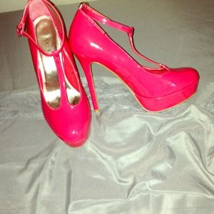 Bakers coral heels only worn once. To big for me