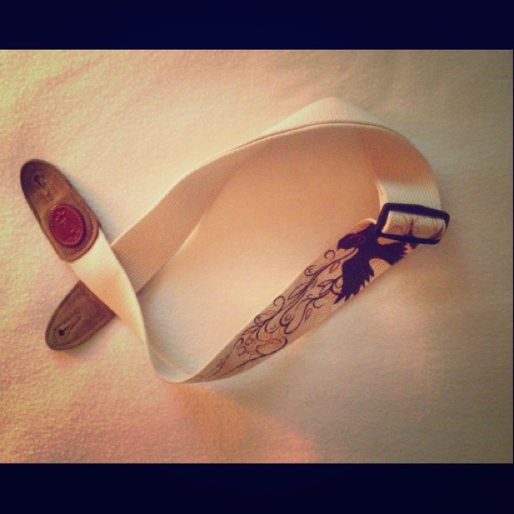 Bird guitar strap