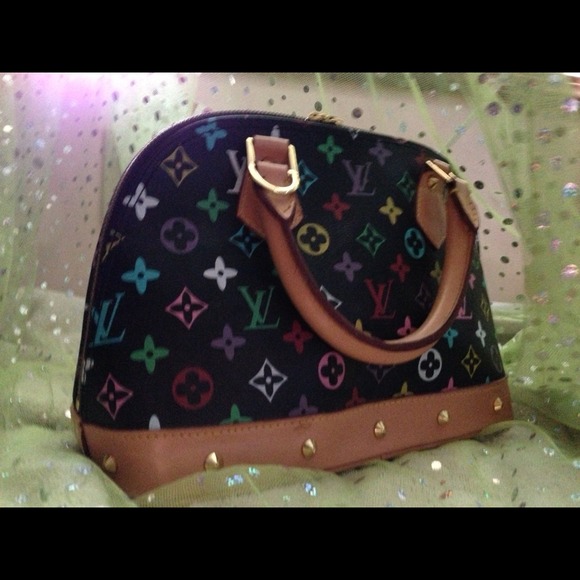 This is the more pics purse