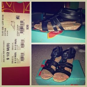 💕REDUCED Yuu Gladiator sandals.