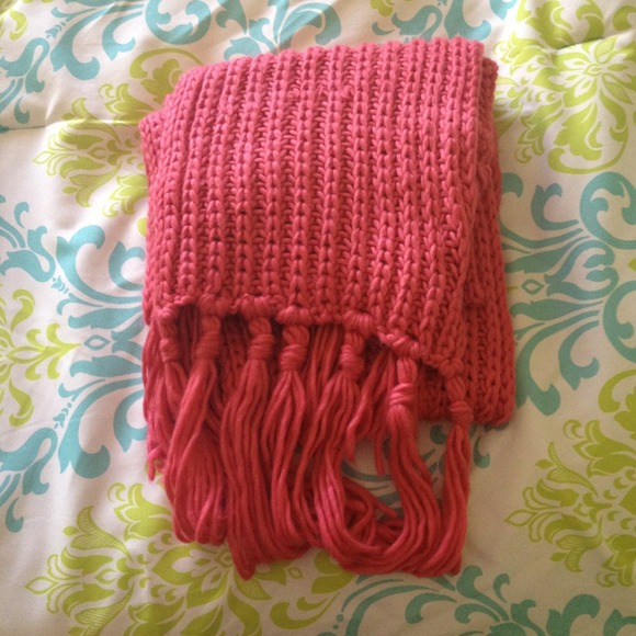 ❌TRADED❌Coral Knit Scarf