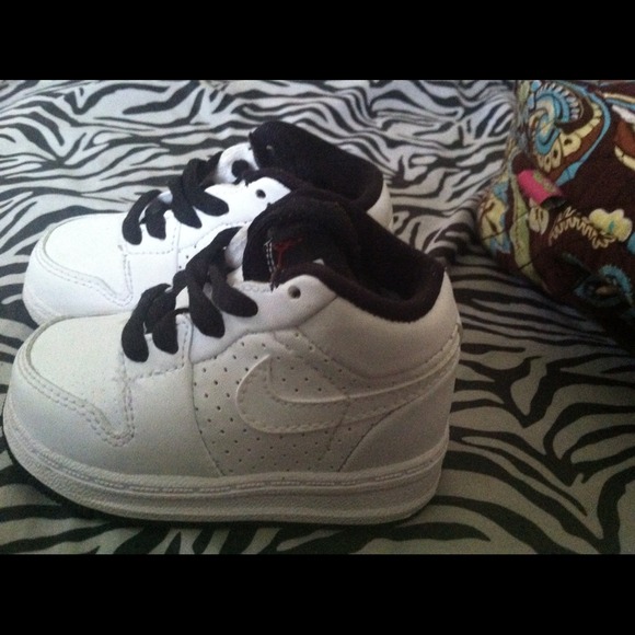 White Jordan - Picture 2 of 3