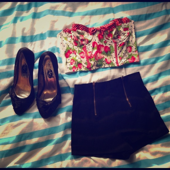 ⚠SOLD⚠ Black High-Waisted Shorts