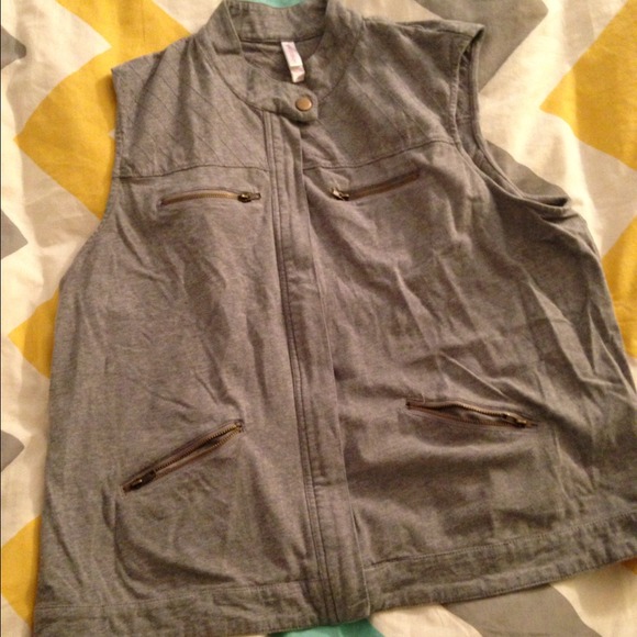 Xhilaration zip up vest.