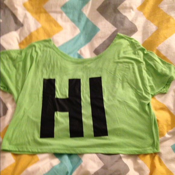 Crop graphic tee.