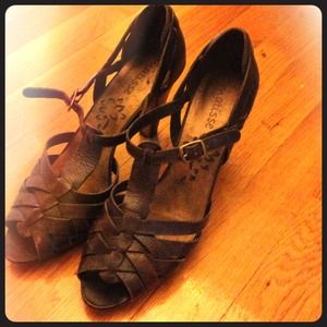 Vintage looking heels