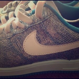 Nike Sneakers (vintage classics style)