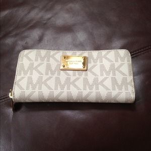 Michael kors authentic beige wallet