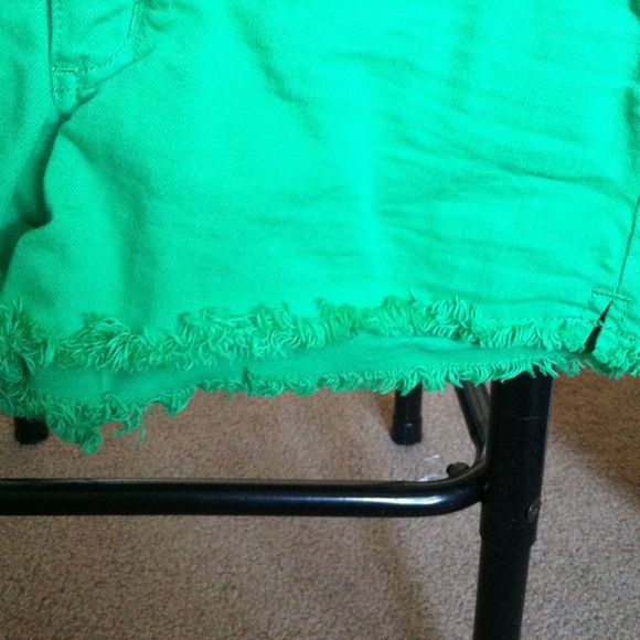 Green shorts - Picture 2 of 2