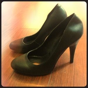 Jessica Simpson black heels