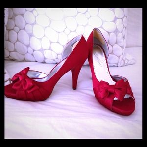 👠Red satin pumps - worn once