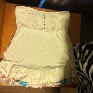 Super soft strapless shirt!