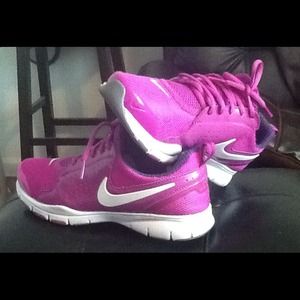 Hold for Soraya....Nike shoes..