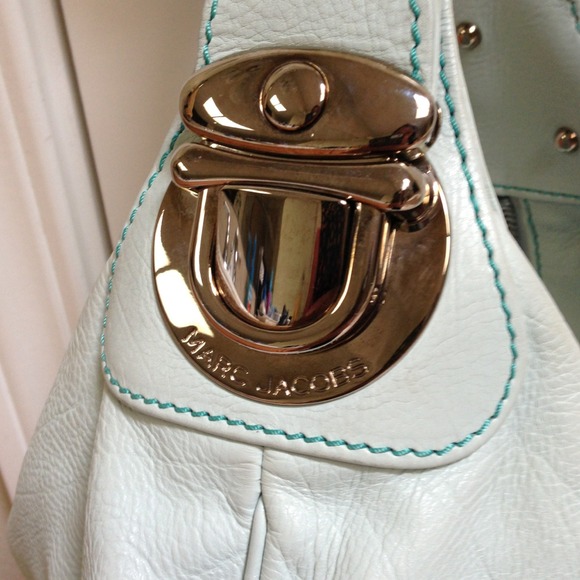 🎉HOST PICK🎉Marc Jacobs Round Hobo in Seafoam - Picture 2 of 4
