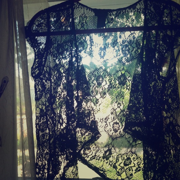 Black lace jackett