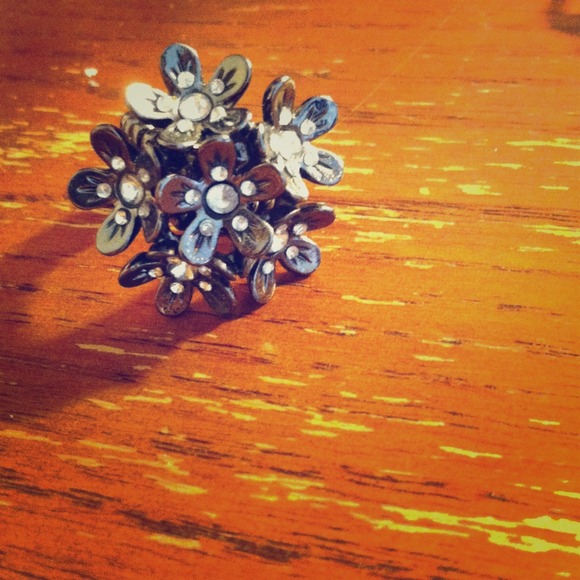 A flower ring !!!! Freeeeeee!!!!!!