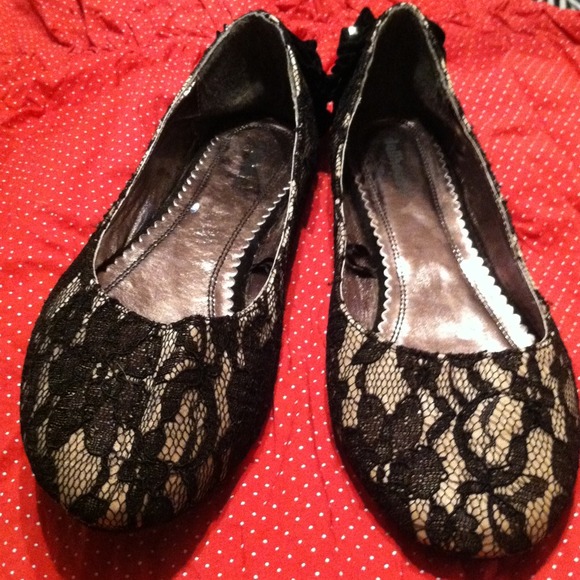 Black lace flats