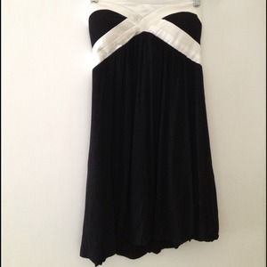BLACK STRAPLESS DRESS