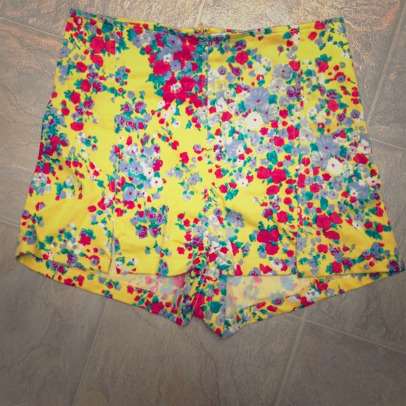 🎀RESERVED🎀Floral high waisted shorts