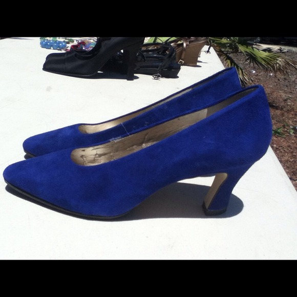 Size 7 blue suede heels - Picture 1 of 2