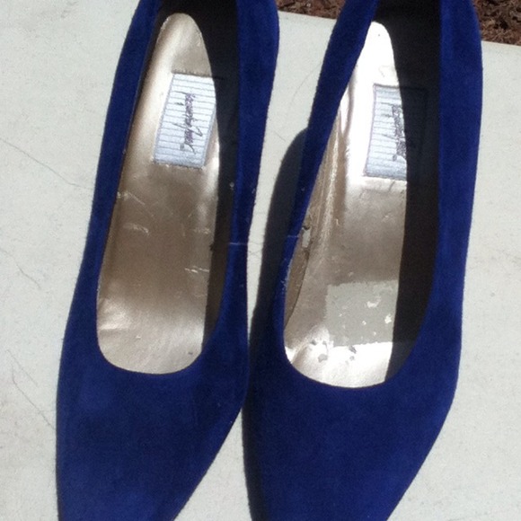 Size 7 blue suede heels - Picture 2 of 2