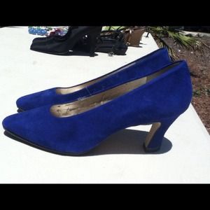 Size 7 blue suede heels