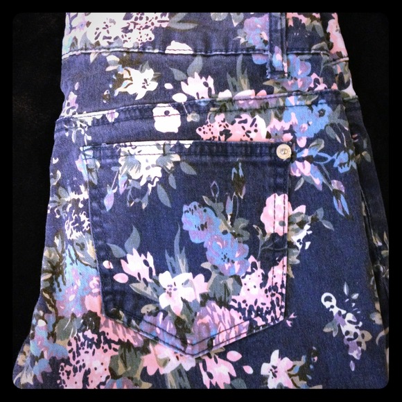 Rue 21 patterned skinny jeans! 5/6