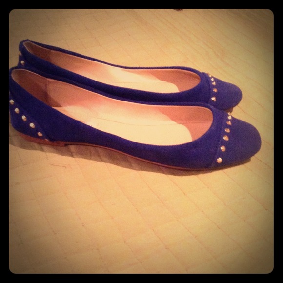 SOLD⚠Royal blue Suede Steve Madden studded flats