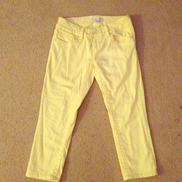 Size 2 (US) 7 for all Mankind Capri jeans
