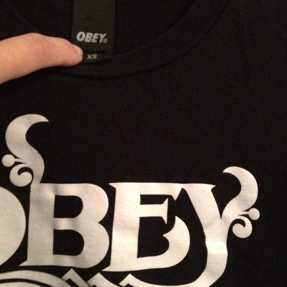 Obey t-shirt - Picture 2 of 4