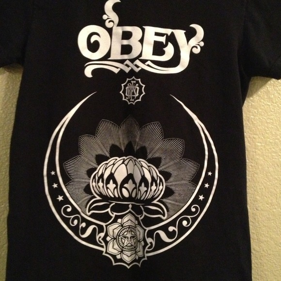 Obey t-shirt - Picture 3 of 4