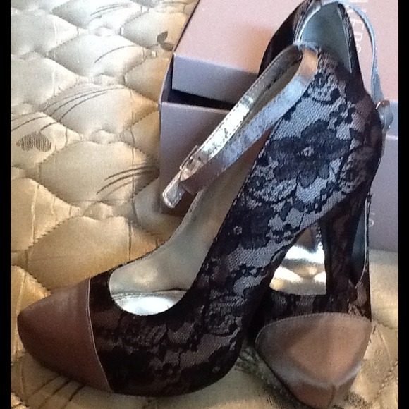 Glam-Styled approx 4" heels. NWT (never worn) - Picture 2 of 3
