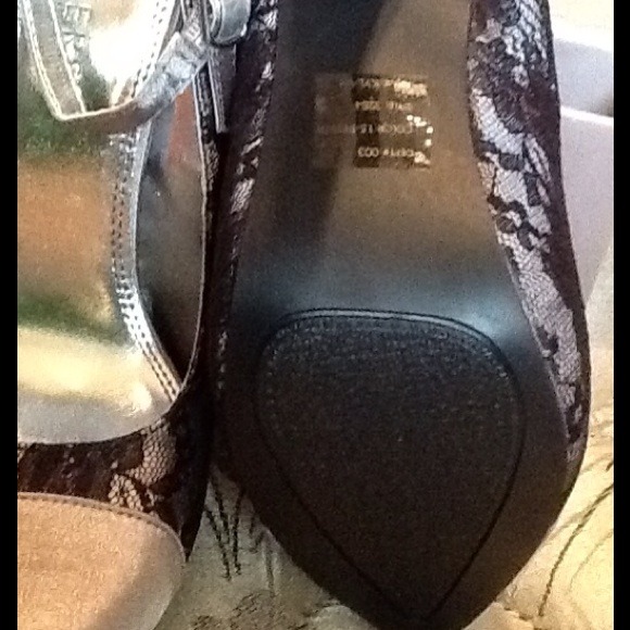 Glam-Styled approx 4" heels. NWT (never worn) - Picture 3 of 3