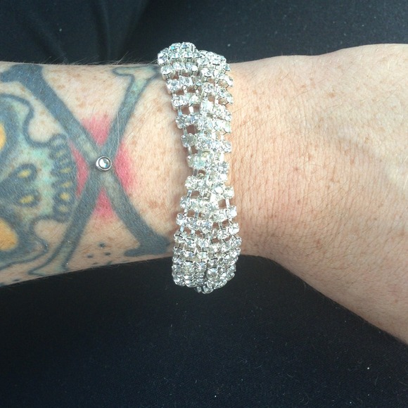 Twisted rhinestone bracelet
